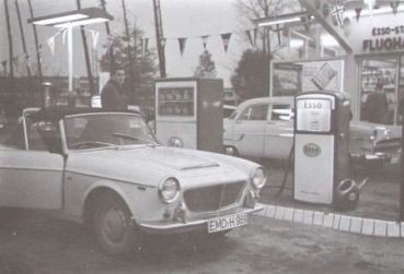 Esso Tankstelle mit Fiat 1500 Cabriolet 1963 Foto (7862)